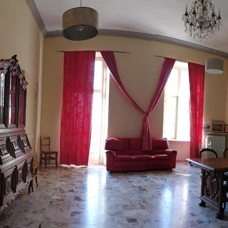 Dimora Castello Dei Conti Acomodação com café da manhã Trinità Exterior foto