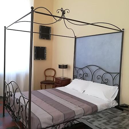 Dimora Castello Dei Conti Acomodação com café da manhã Trinità Exterior foto