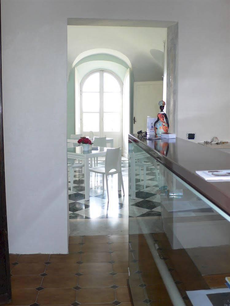 Dimora Castello Dei Conti Acomodação com café da manhã Trinità Exterior foto