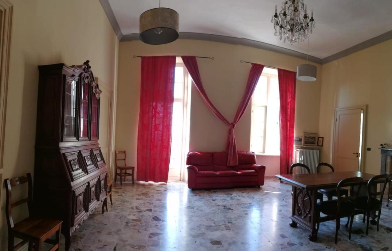 Dimora Castello Dei Conti Acomodação com café da manhã Trinità Exterior foto