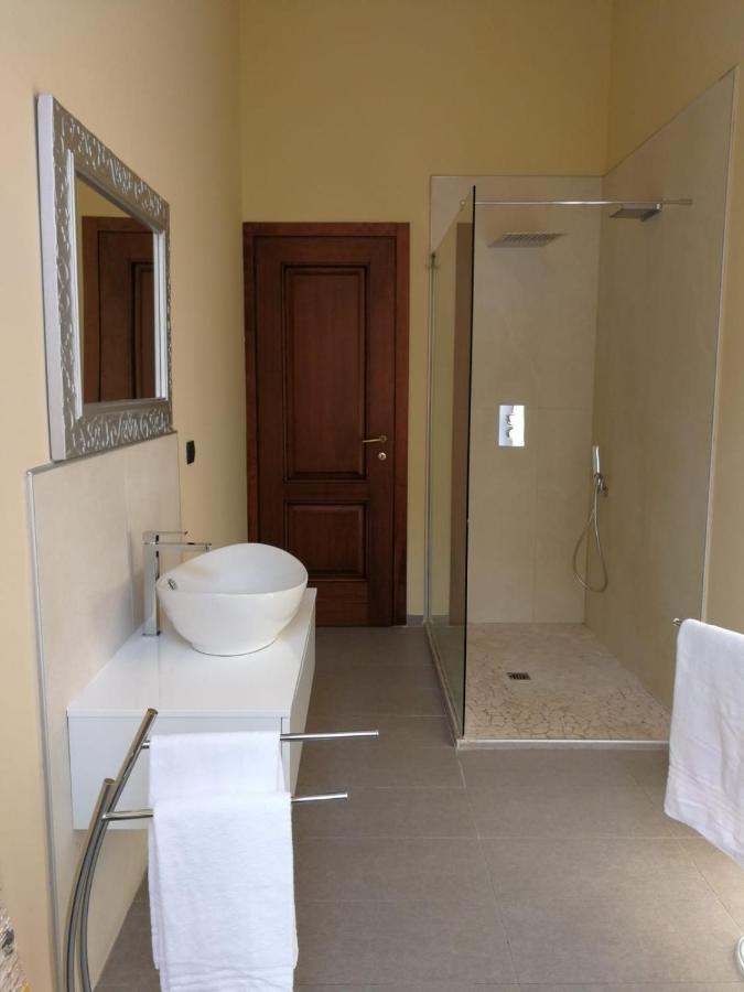 Dimora Castello Dei Conti Acomodação com café da manhã Trinità Exterior foto